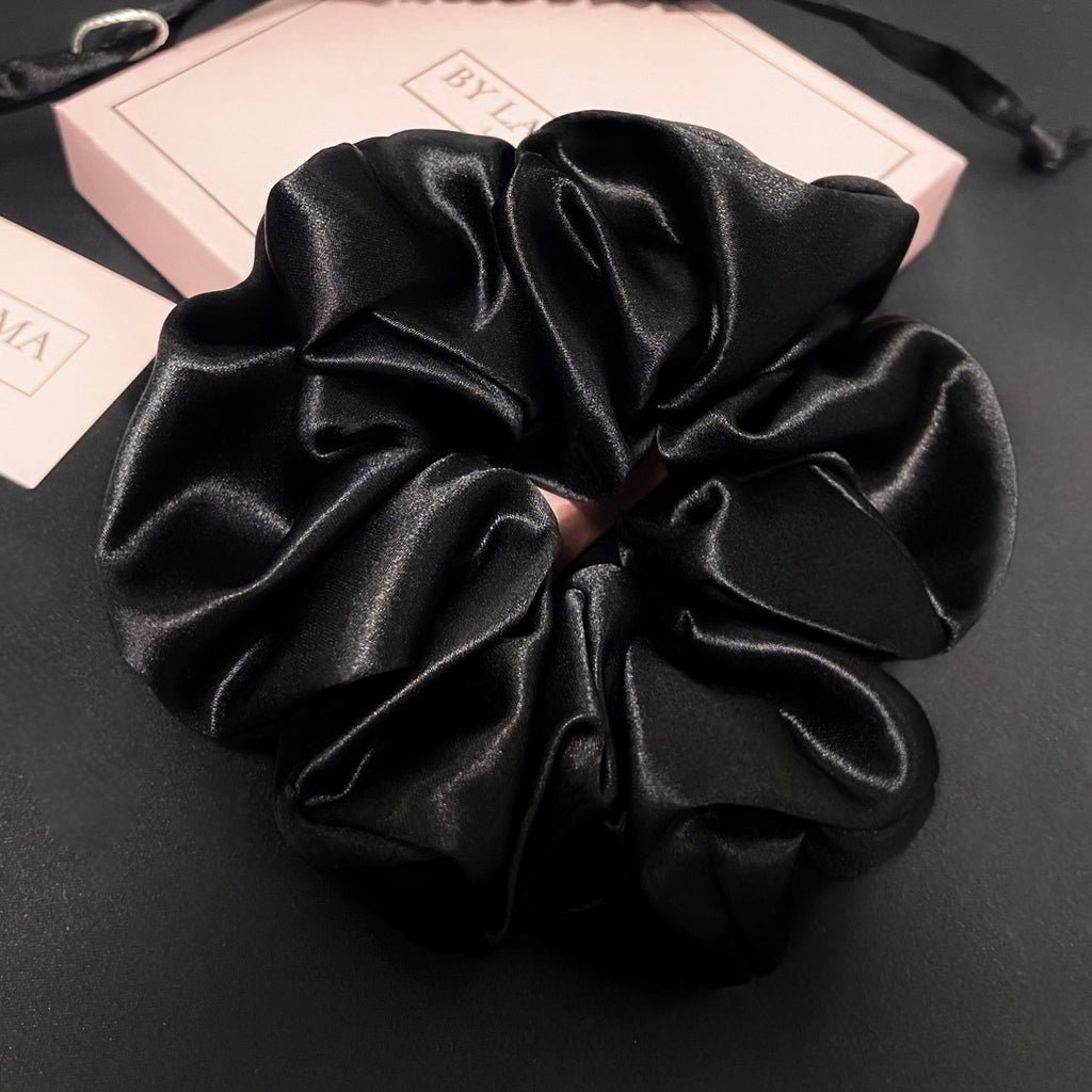 Silk Scrunchie in Onyx Noir